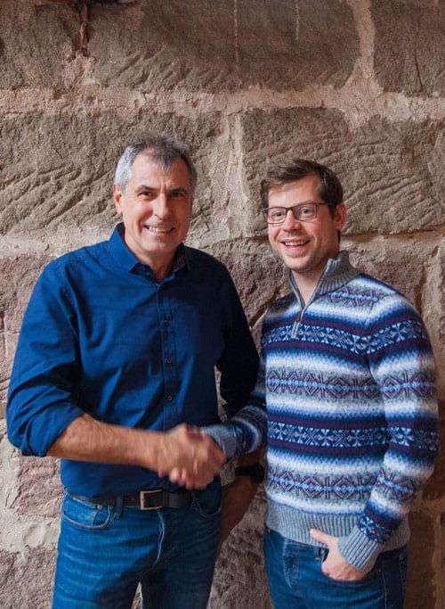 Geschäftsführer der MR und aConTech beim Handschlag