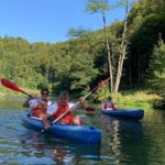 Teilnehmer des Hacker Bootcamps beim Kanu fahren