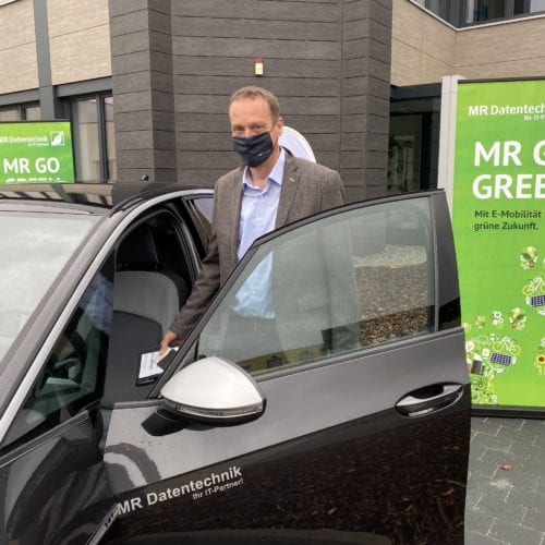 MR Mitarbeiter erhält ersten VW ID3