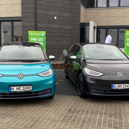 Türkiser und schwarzer ID3 laden an den MR Ladesäulen