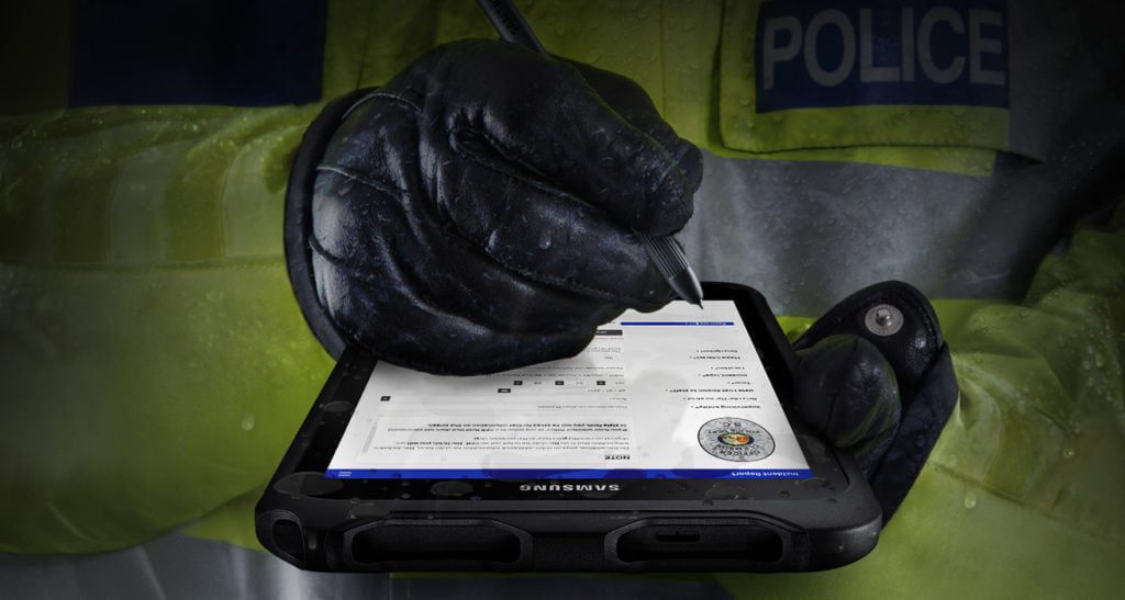 Samsung Galaxy Tab Active 2 in rauer Umgebung im Einsatz